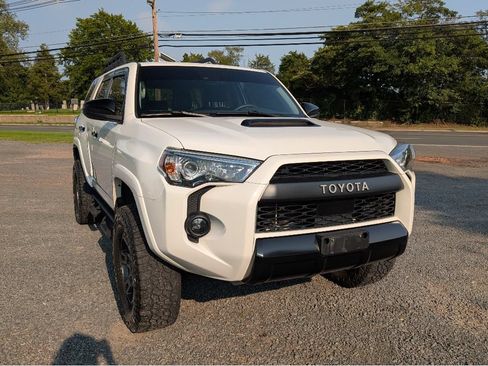 Used 2020 Toyota 4Runner Venture w/ Moonroof Package AWD/4WD image 3