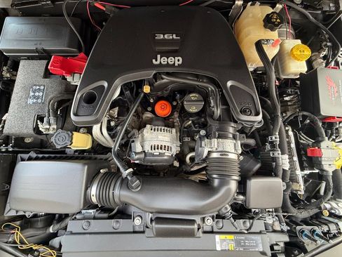Used 2018 Jeep Wrangler Unlimited Rubicon AWD/4WD image 9