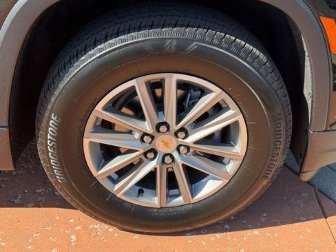 Used 2023 Chevrolet Traverse LT image 7