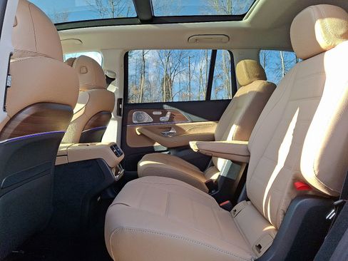 New 2026 Mercedes-Benz GLS 450 4MATIC image 6