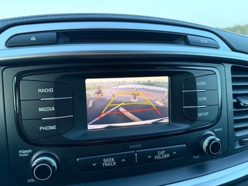 Used 2018 Kia Sorento FWD V6 image 31