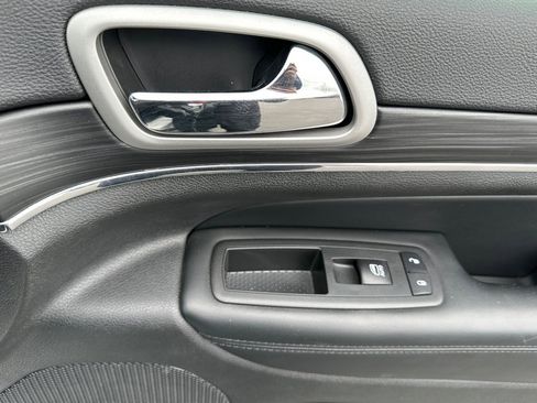 Used 2022 Jeep Grand Cherokee Limited w/ Trailer Tow Group IV image 22