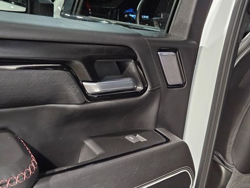 Used 2025 GMC Sierra 2500 AT4X image 36
