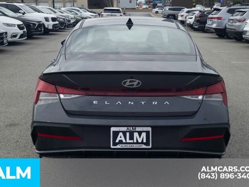 Used 2025 Hyundai Elantra Sport image 7