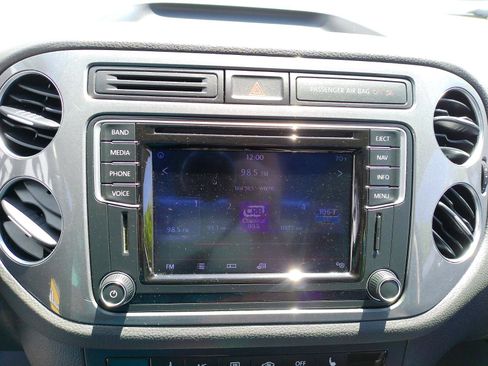 Used 2016 Volkswagen Tiguan S AWD/4WD image 17