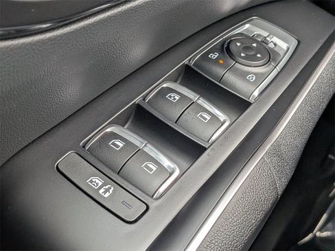 Used 2025 Kia Sorento S image 24