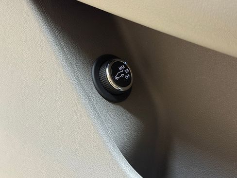 Used 2021 Cadillac XT6 Premium Luxury image 17