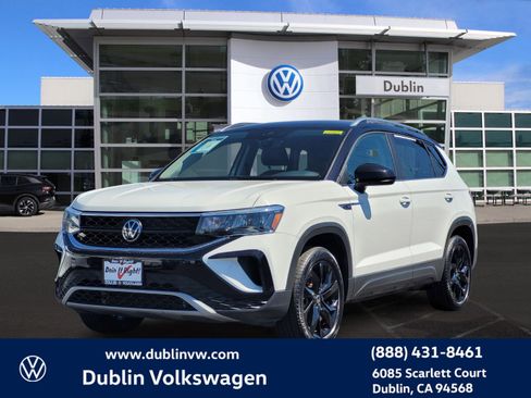 Certified 2023 Volkswagen Taos SE image 8