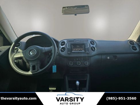 Used 2018 Volkswagen Tiguan Limited w/ Alloy Wheels Package image 17