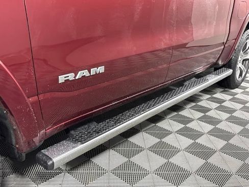 Used 2019 RAM 1500 Laramie AWD/4WD image 13