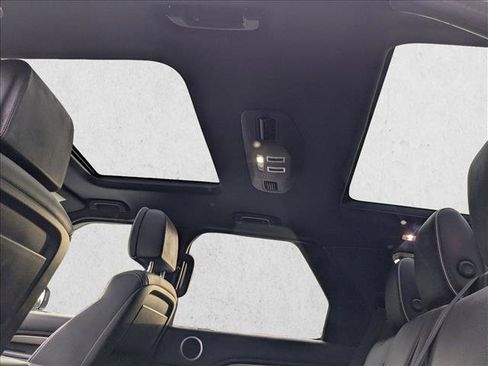 Used 2020 Land Rover Discovery HSE Luxury image 16