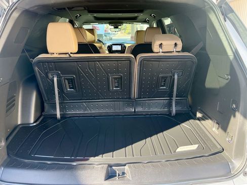 Used 2023 Chevrolet Traverse Premier w/ LPO, 'HIT The Road' Package FWD image 28
