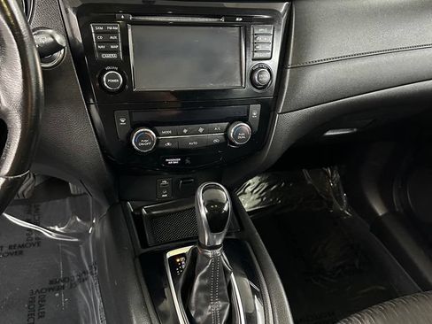 Used 2017 Nissan Rogue SV w/ Sun & Sound Touring Package AWD/4WD image 16
