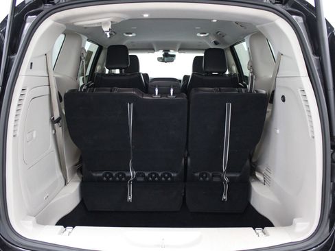 Used 2024 Chrysler Pacifica Limited FWD image 21