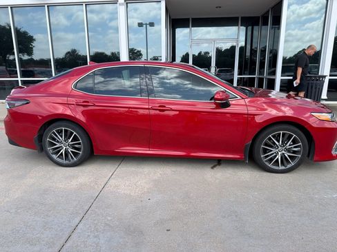 Used 2023 Toyota Camry XLE w/ Navigation Package FWD image 5