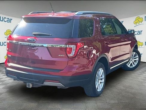Used 2019 Ford Explorer XLT w/ Equipment Group 202A AWD/4WD image 13