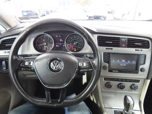 Used 2016 Volkswagen Golf S image 20