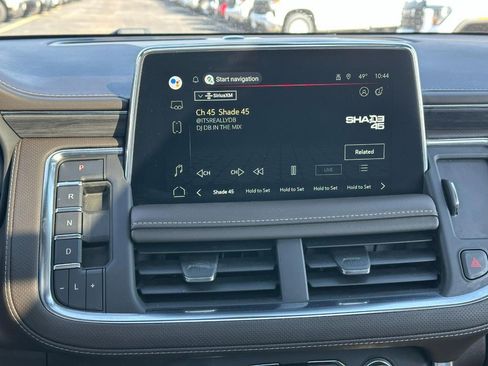 Used 2022 GMC Yukon SLT w/ SLT Premium Package image 16