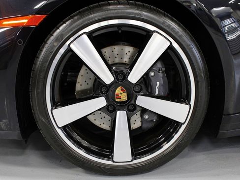 Certified 2025 Porsche 911 Carrera image 11