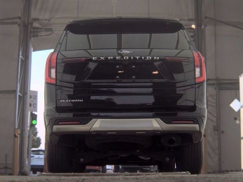 Used 2025 Ford Expedition Platinum AWD/4WD image 7