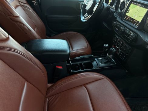 Used 2022 Jeep Wrangler Unlimited Rubicon 4xe image 15