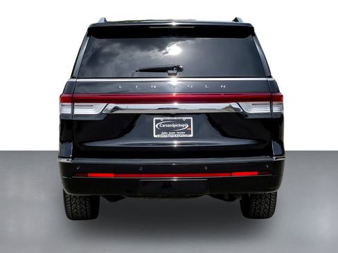 Used 2024 Lincoln Navigator Reserve image 8