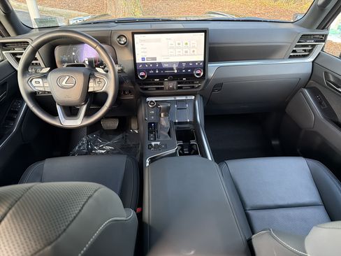 Certified 2024 Lexus GX 550 w/ Cold Area Package AWD/4WD image 33