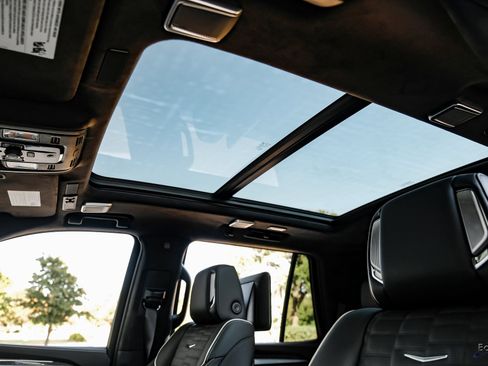 Used 2025 Cadillac Escalade V image 37