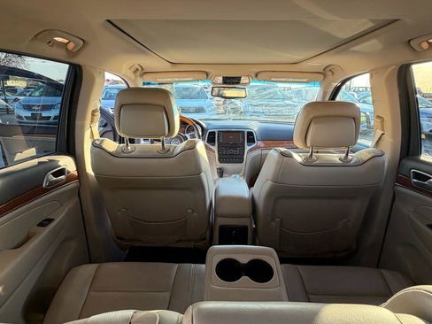 Used 2012 Jeep Grand Cherokee Overland w/ Trailer Tow Group IV image 17