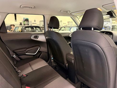 Used 2025 Kia Soul LX w/ LX Technology Package FWD image 28
