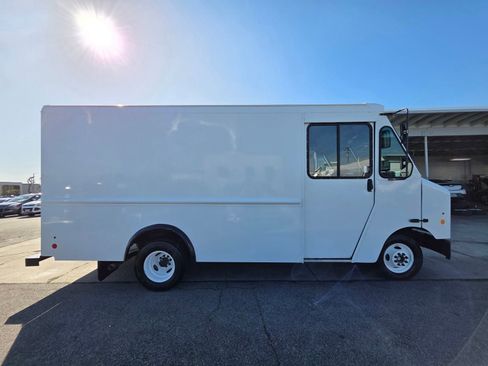 Used 2017 Ford E-350 and Econoline 350 Super Duty w/ A/C Prep Package image 8