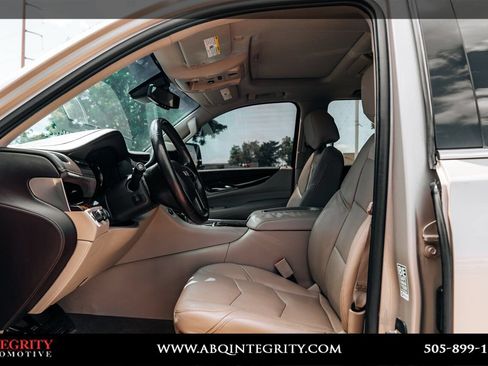 Used 2016 Cadillac Escalade Luxury AWD/4WD image 24