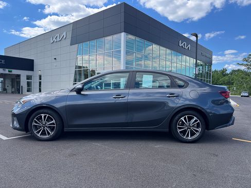 Used 2023 Kia Forte LXS FWD image 2