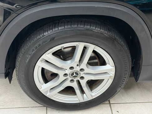 Used 2021 Mercedes-Benz GLB 250 4MATIC w/ Premium Package image 34