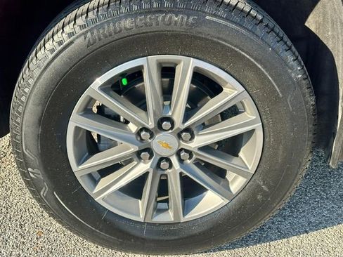 Used 2023 Chevrolet Traverse LT FWD image 6