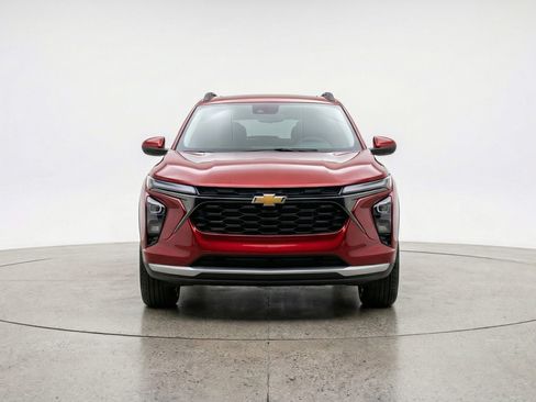 Used 2025 Chevrolet Trax LT image 2