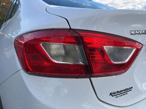 Used 2018 Chevrolet Cruze LT image 17