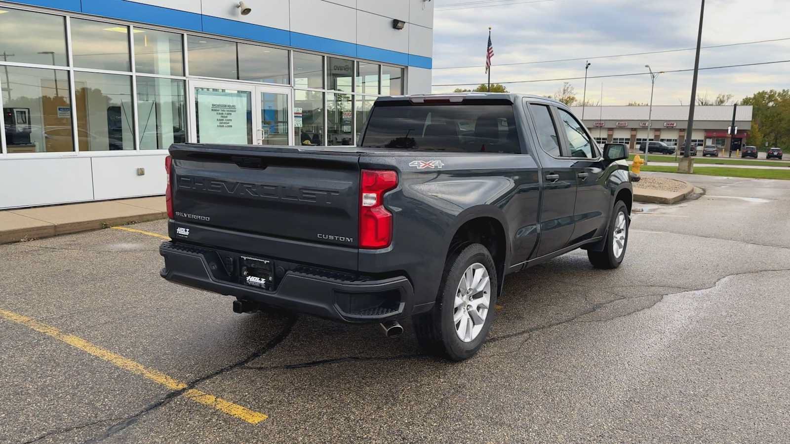 Used 2019 Chevrolet Silverado 1500 Custom w/ Custom Value Package AWD/4WD image 13
