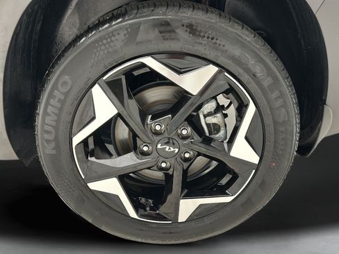 Used 2024 Kia Seltos EX AWD/4WD image 9