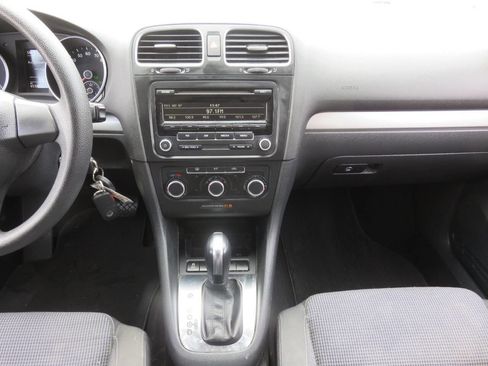Used 2014 Volkswagen Golf 4-Door image 15