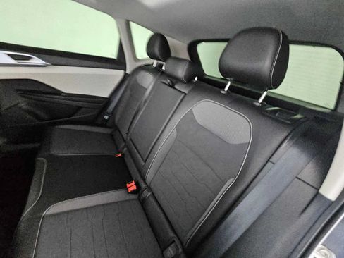 Used 2026 Volkswagen Taos SE FWD image 17