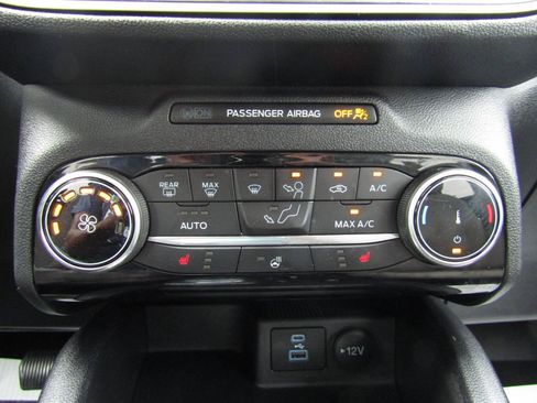 Used 2022 Ford Escape SE w/ Cold Weather Package AWD/4WD image 16