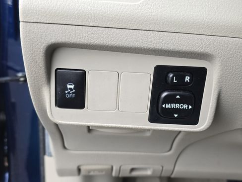 Used 2013 Toyota Corolla L image 19