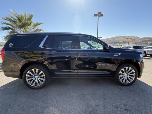 Used 2022 GMC Yukon Denali w/ Denali Premium Package image 6