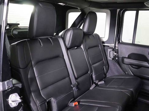 Used 2021 Jeep Wrangler Unlimited Sahara image 24