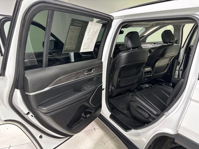 Used 2023 Jeep Grand Cherokee L Limited w/ Black Appearance Package AWD/4WD image 27