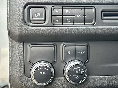 Used 2023 GMC Yukon SLT w/ SLT Luxury Package RWD image 18