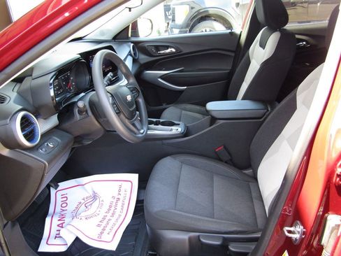 Used 2024 Chevrolet Trax LS w/ LS Convenience Package FWD image 20
