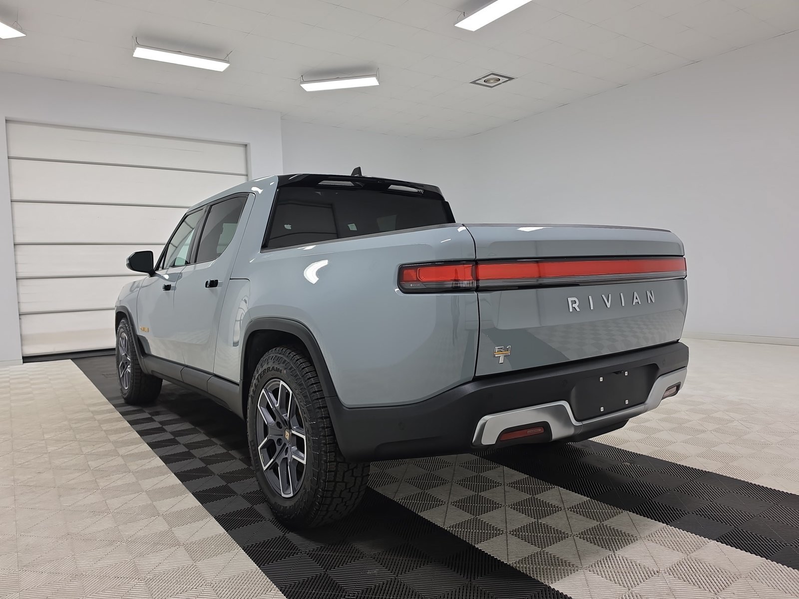 Used 2022 Rivian R1T Launch Edition AWD/4WD image 3
