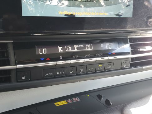 Certified 2025 Toyota Sienna XLE FWD image 30